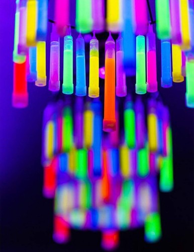 Glow Sticks Bulk 100ct Premium Glow In The Dark Light Up with Lanyards, For P... - Picture 2 of 8