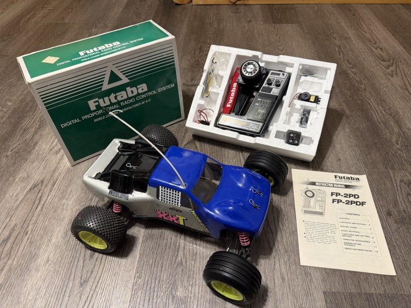 Team Losi xxt truck With Futaba FP-2PDF Magnum FM Remote Controller With Extras