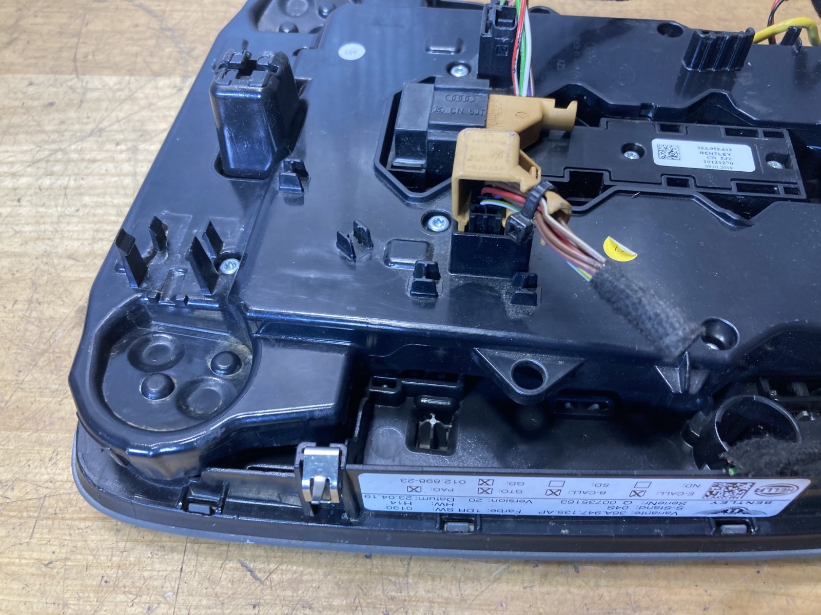 2016-2020 Bentley Bentayga Overhead Dome Light OEM 36A959613 36A947135 5Q0951177