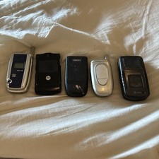 Vintage Flip Phone Lot Samsung Motorola Verizon AT T AS-IS Untested