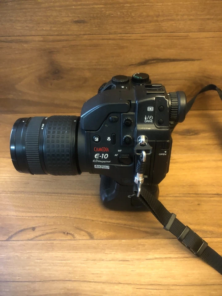 Olympus Camedia E-10 4.0 Megapixel Digital Camera - Image 4 of 4