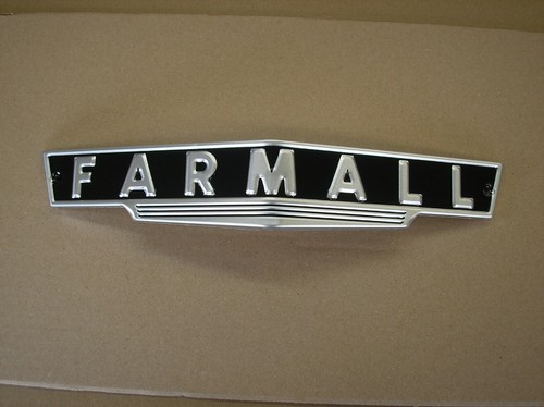 FRONT GRILL EMBLEM FITS IH FARMALL H M HV MD MDV MV #23-1556 - Picture 2 of 4