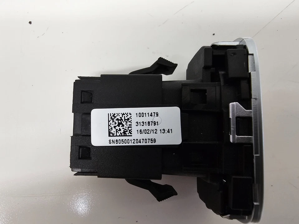 Volvo OEM Push Button Start Switch 31316791 for S60 V60 S80 XC60 - Image 4 of 4