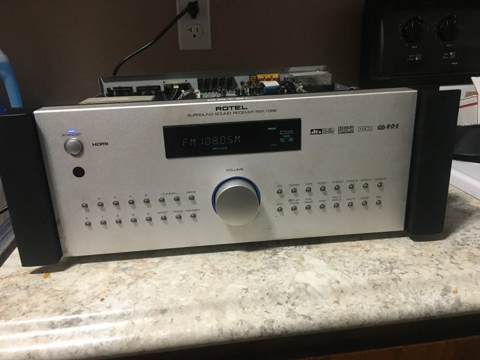Rotel RSX-1058 Surround Sound Receiver Surround parts or repair - Image 2 of 4