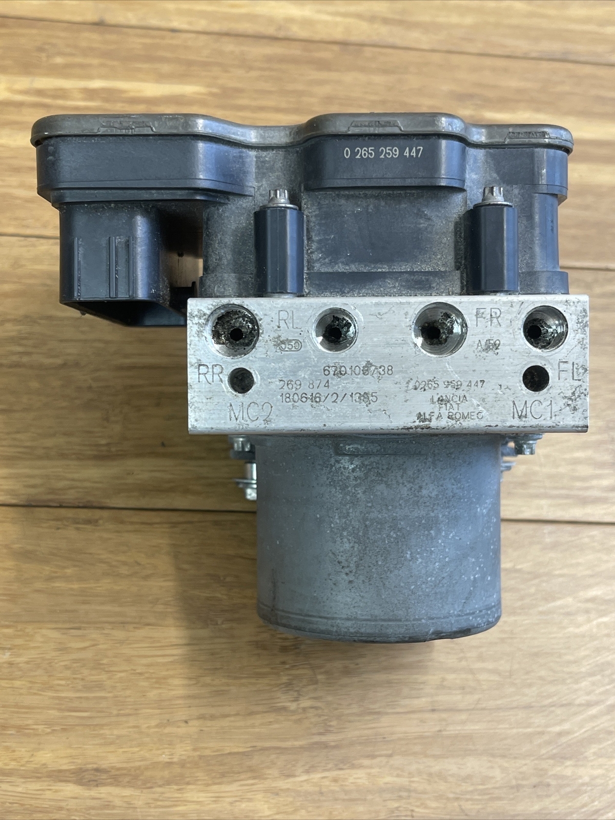 2017-2020 Maserati Levante ABS Anti-Lock Brake Pump Module Unit 6701037380 OEM 