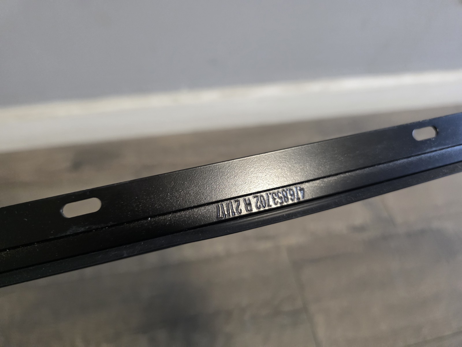 LAMBORGHINI AVENTADOR PASSENGER RIGHT SIDE ROOF MOLDING OEM 476853702C
