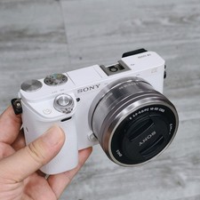Sony A6000 ILCE-6000 Digital Camera w/ 16-50mm Lens English -98 NEW