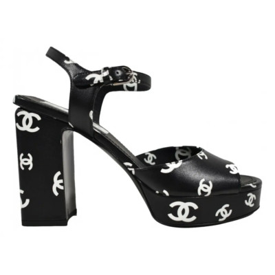 シャネル エル Chanel 22S Black White Lambskin CC Logo Platform Strap Block