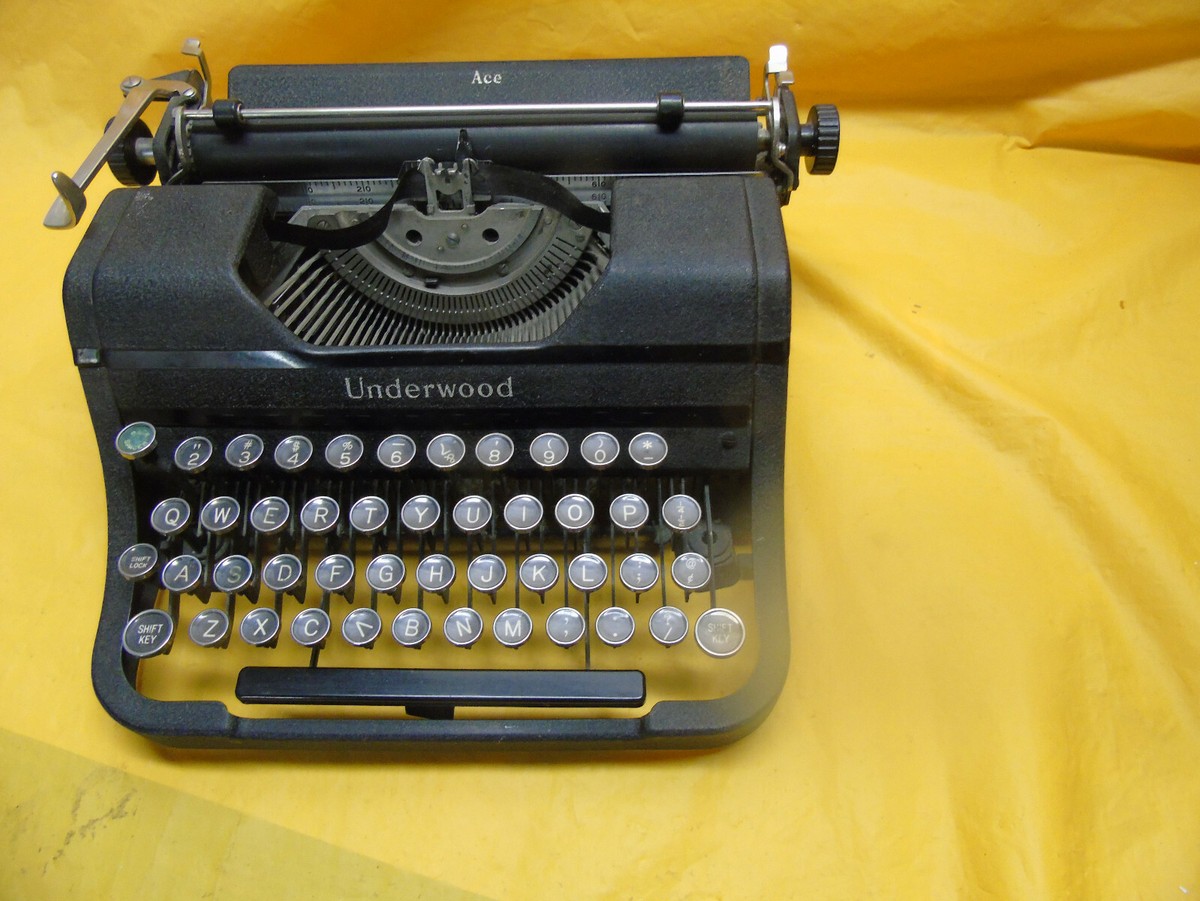 Vintage 1941 Underwood Ace Portable Typewriter. Everything Works