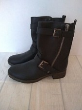 G H Bass Co 1 1/4" Heel Ankle Boot Sz 7.5