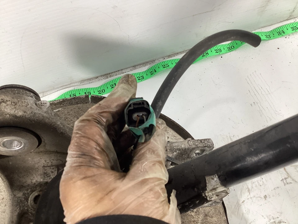 Audi S5 2008-2012 eje trasero izquierdo CV medio eje con eje nudillo OEM. Foto 4 de 4