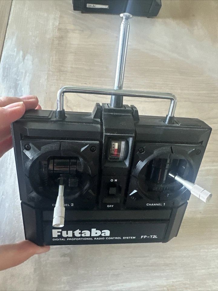 Sistema de radio control proporcional digital Futaba Fp-T2L 75,790 MHz Foto 3 de 4