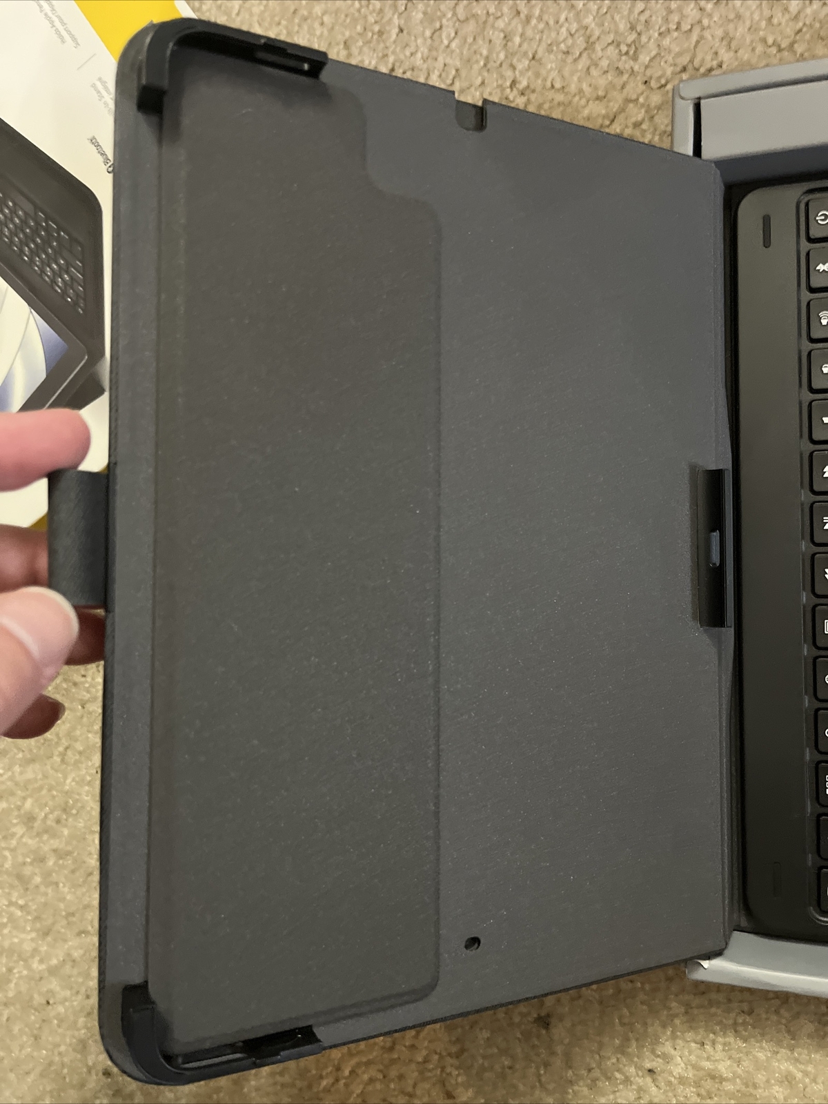 Zagg Messenger Folio: Bluetooth Tablet Keyboard Case Bluetooth - (9.7inch iPad)