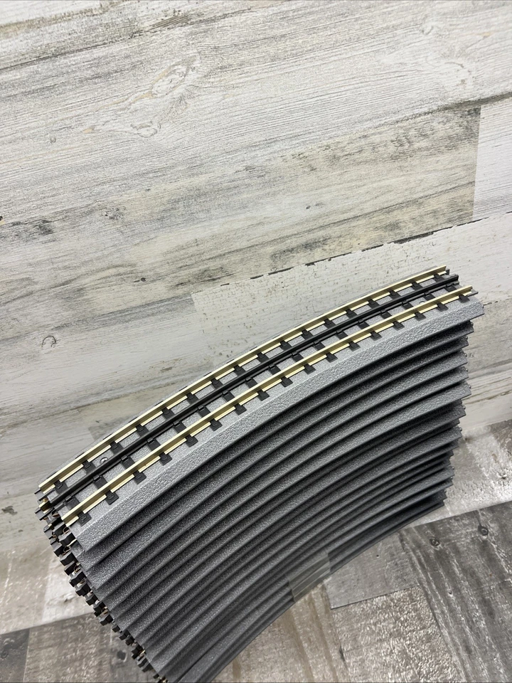 MTH Fast Track 18 curves O scale 3 rail 0-72 - Image 2 of 2