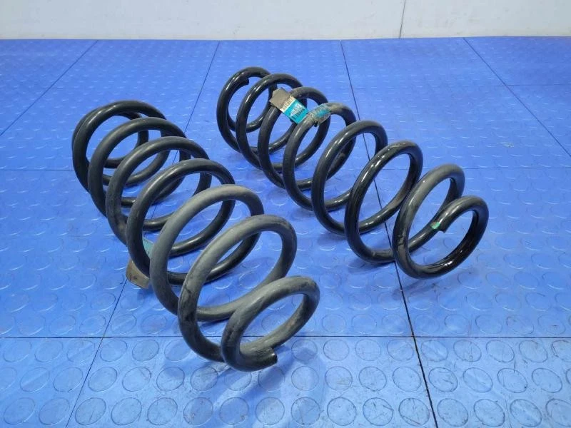 07-14 Cadillac Escalade Rear Suspension Coil Springs Set of Two OEM 25783732 - Image 2 of 4