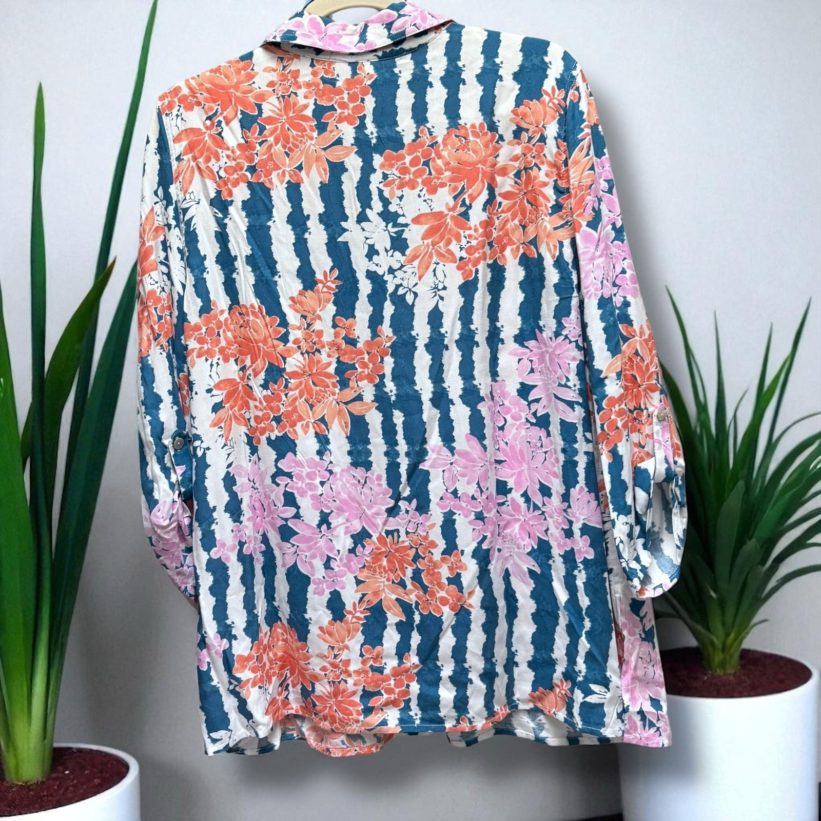 Ruby Rd Blue White Melon Floral Print Split Neck … - image 5