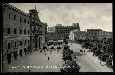 Ansichtskarte Taranto, Palazzo degli Uffici e Piazza Mastronuzzi 