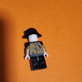LEGO lieutenant Lasaro Minifigure Pirates of the Caribbean 71042