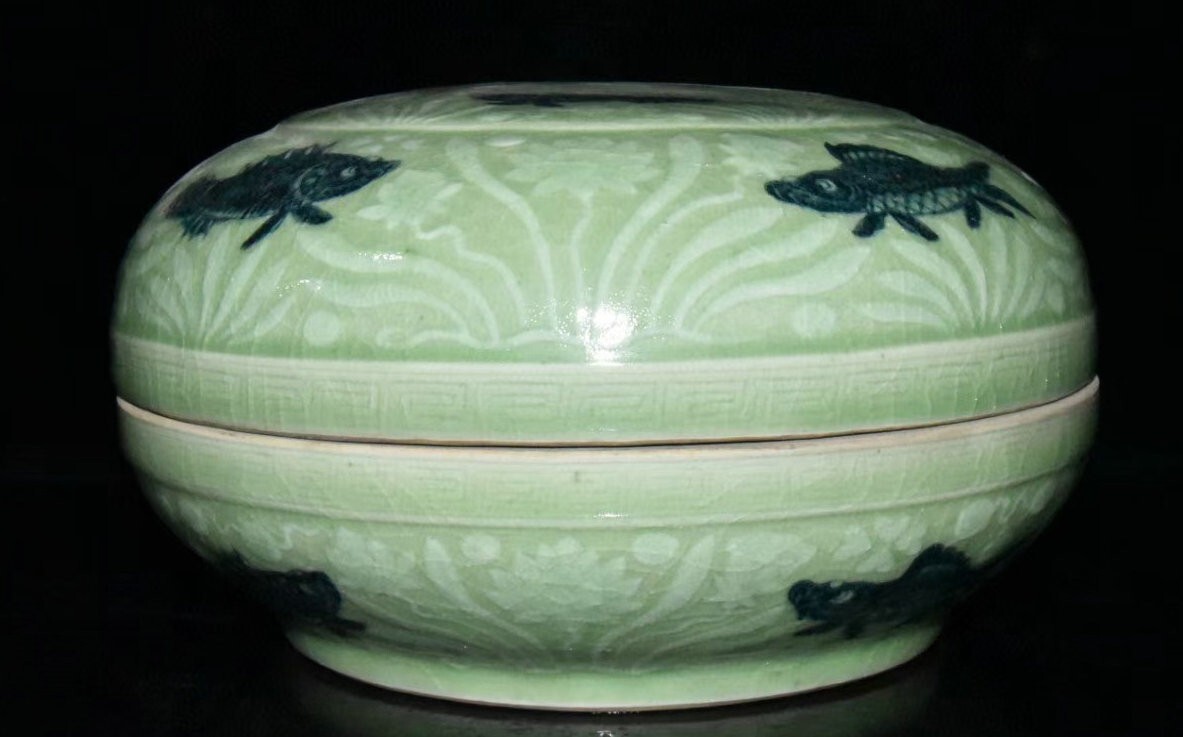 9.2" Seltene alte chinesische Bohne grüne Glasur Porzellanpalast Dynastie Fisch