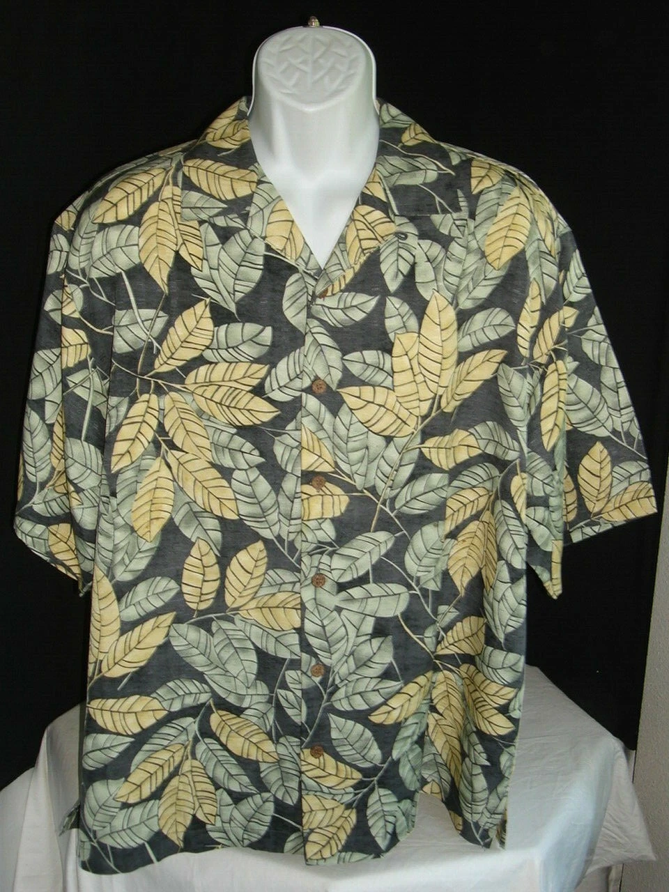 TOMMY BAHAMA BLUE/YELLOW/GREEN LEAF PRINT100% SILK S/S HAWAIIAN SHIRT.SZ. L
