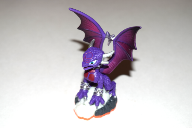 skylanders cynder figure