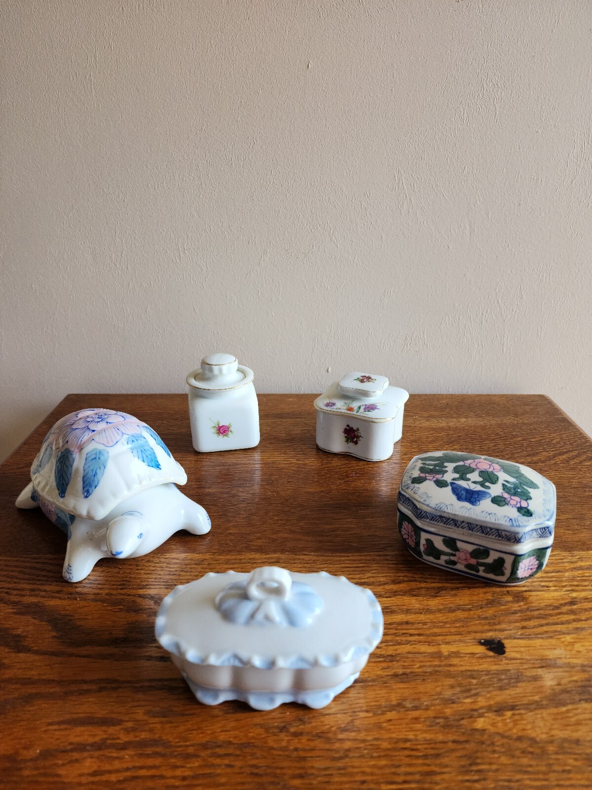 VTG Hand-Painted Porcelain Trinket Jewelry Box Shabby Chic Table Art Décor