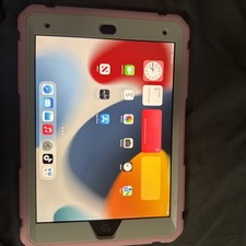 Apple iPad 7th Gen 10.2in - 32GB 128GB - Gray Silver Gold - Bundle