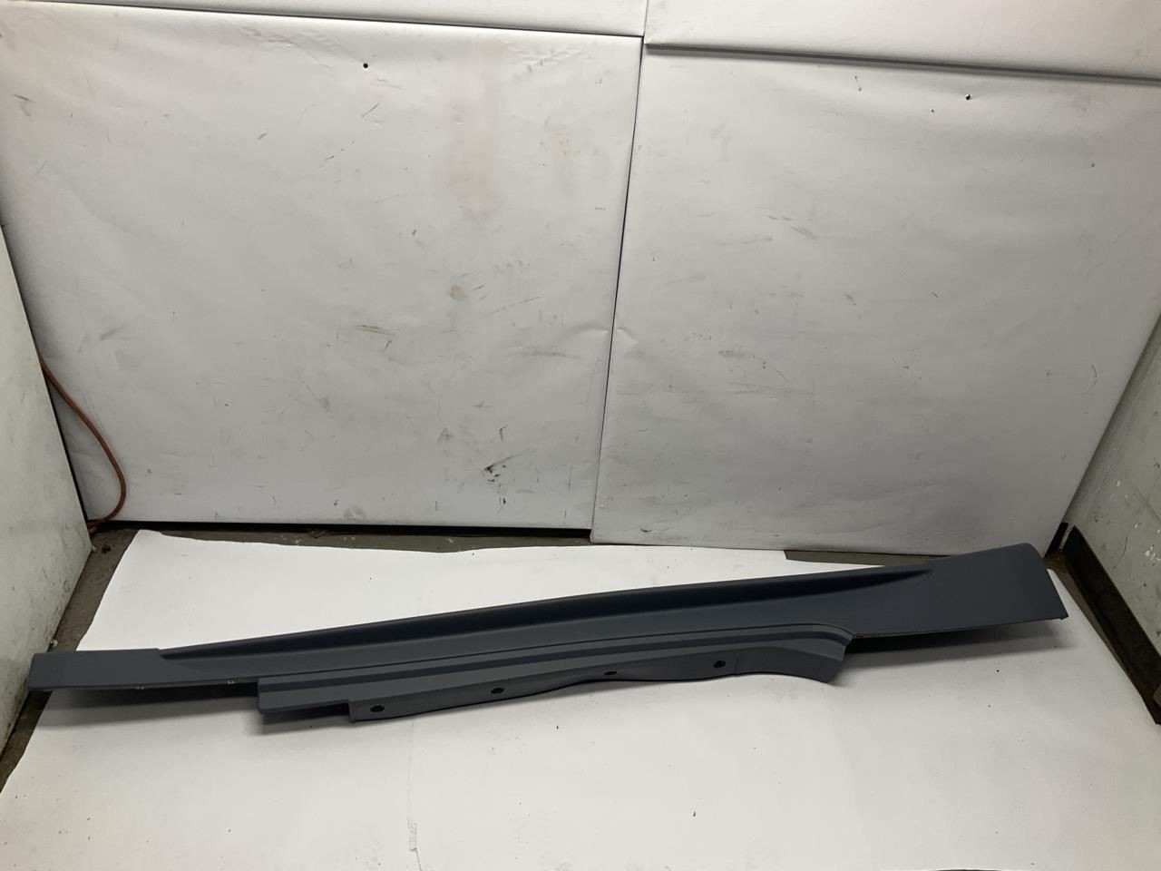 08-19 Maserati GranTurismo Right Passenger Side Rocker Panel Skirt Molding Q