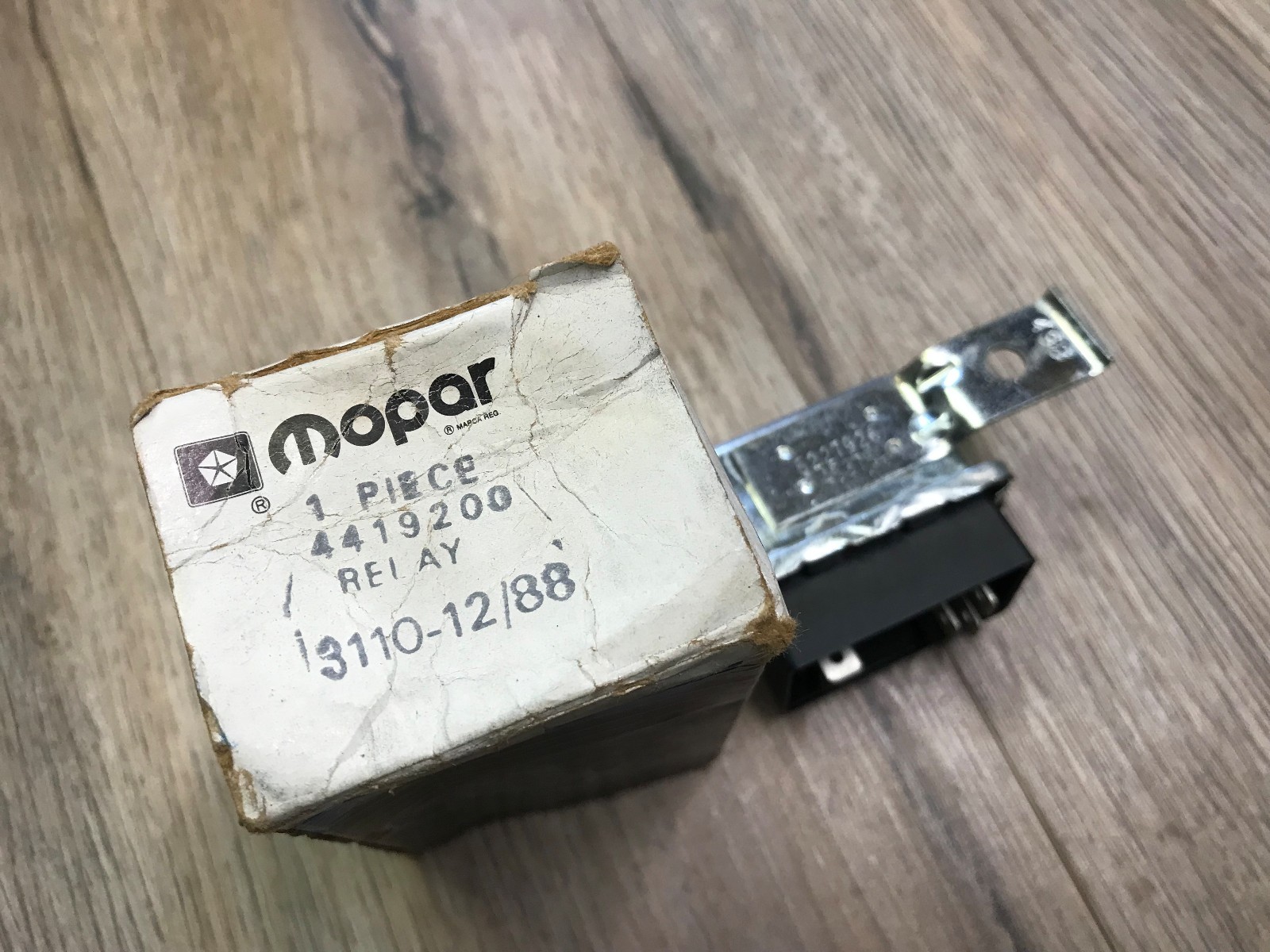 1990-91 Dodge Plymouth Chrysler NOS Mopar A/C Compressor Relay 4419200-image