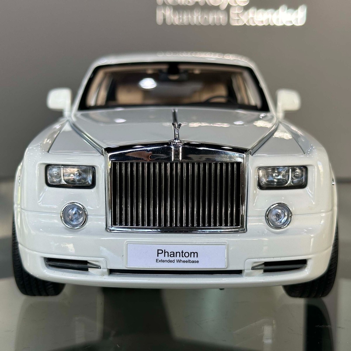 KYOSHO 1:18 Rolls-Royce Phantom Extended English White KYOSHO 1:18 Rolls-Royce Phantom Extended English White