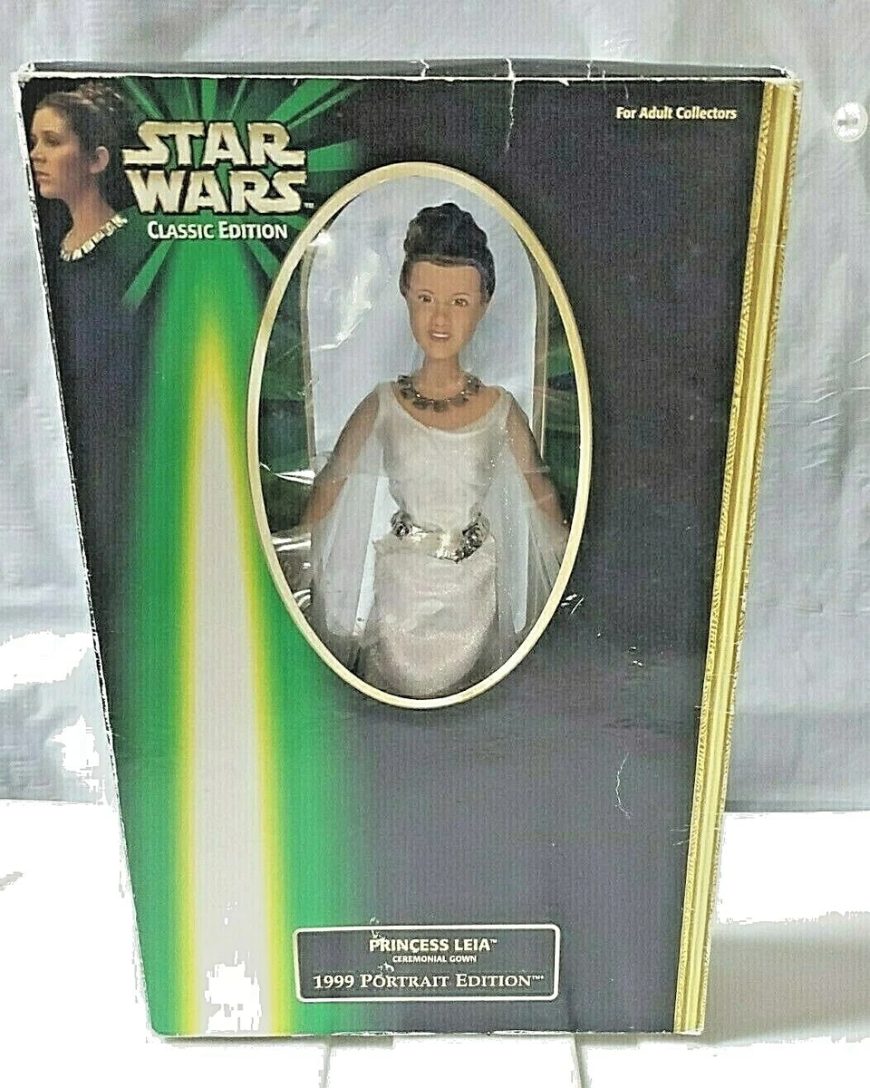 Hasbro Star Wars POTF2 - Principessa Leia In Abito Cerimoniale Con Medaglia E Foto Flashback Episodio 1 - Edizione Limitata