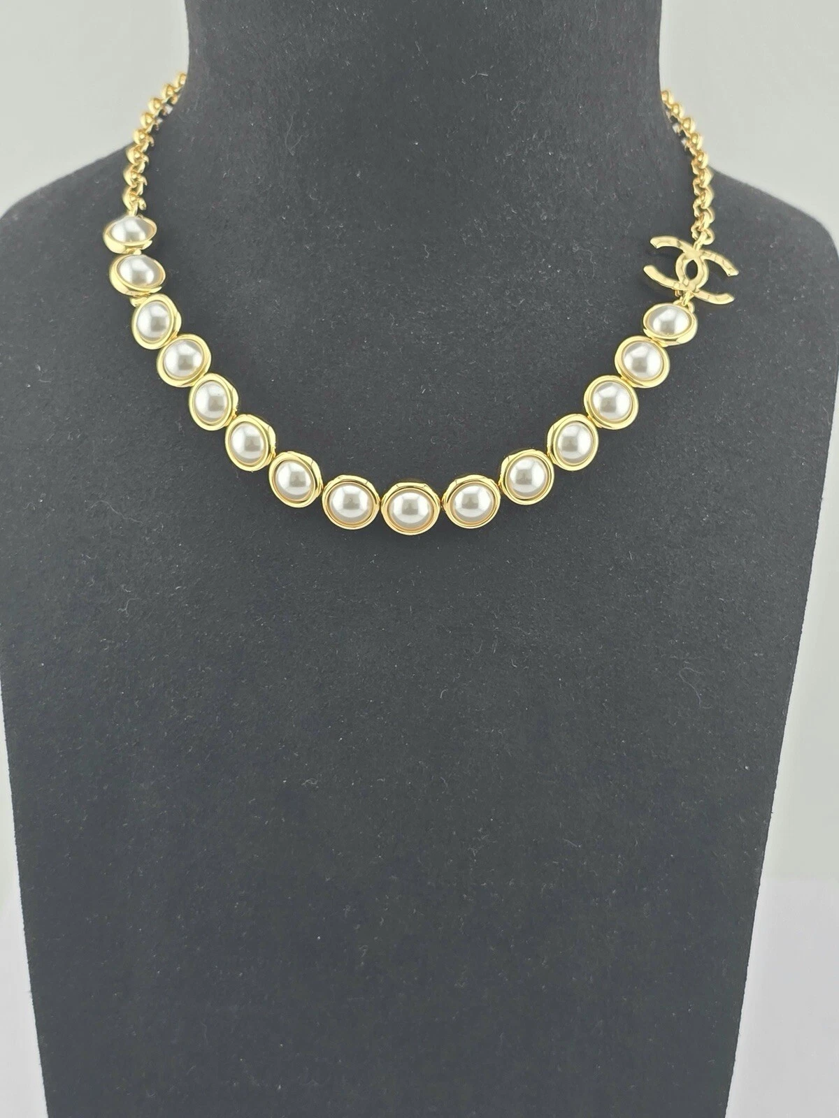 Collana Chanel CC in oro di perle finte 2024
