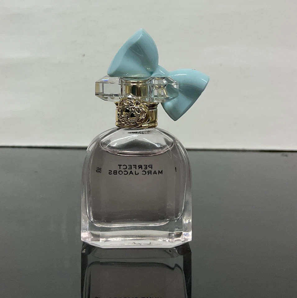 Marc Jacobs Perfect Eau De Parfum Mini Splash 0,16 fl oz, como en la foto. Foto 3 de 4