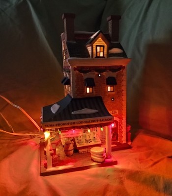 Christmas Department 56 East Harbor Fish Co. Village Building 2002 Retired 