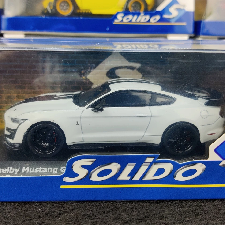AUTO SOLIDA FORD SHELBY MUSTANG GT500 BIANCO/NERO 1:43 NUOVA SCATOLA S4311503 - Immagine 2 di 4