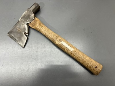 (H1) VINTAGE STANLEY H122 HATCHET HAMMER AXE ROOFING DRYWALL VGC USA