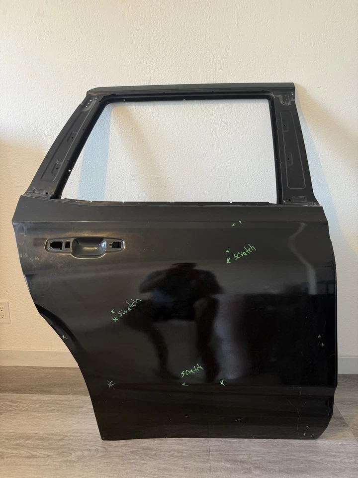 Chevy Tahoe GMC Yukon 2021 2022 2023 puerta trasera carcasa lado derecho pasajero Foto 2 de 4