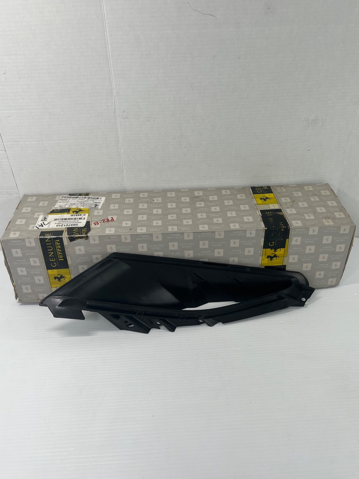 NEW FERRARI 458 SPECIALE & SPECIALE APERTA RIGHT SWITCH SURROUND 085701210 OEM