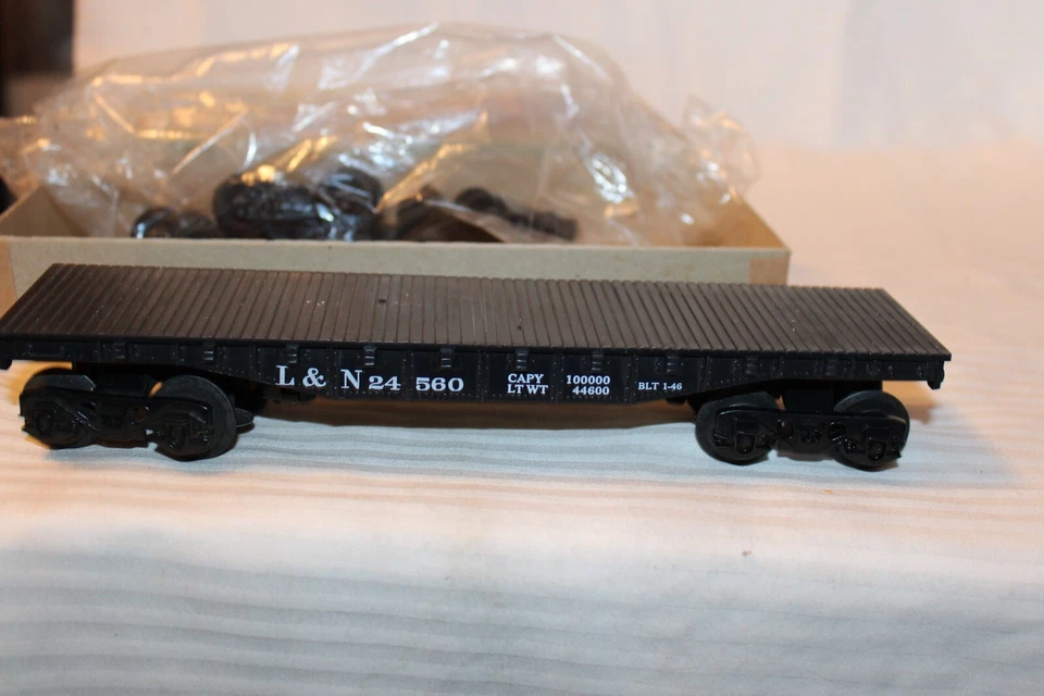O Scale KMT Models, 40' Flat Car, Louisville & Nashville, Black, #24560 - 0403 - Image 2 of 4