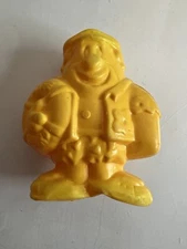 BARNEY RUBBLE Flintstones Post Pebbles Cereal Premium YELLOW Squirt Fig 1990 oe