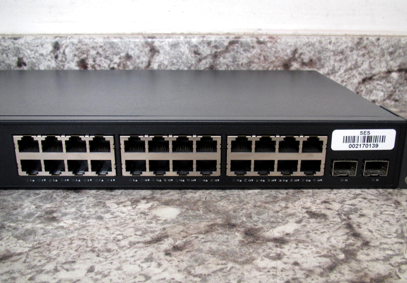 Lantronix SM24TAT2SA-VT 24-Port Managed Gigabit Ethernet PoE+ Switch Used