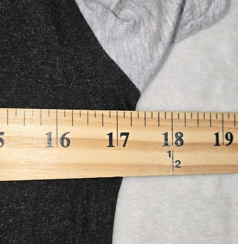 Camiseta de manga corta Levis gris negra para niños talla mediana 10/12 Foto 4 de 4