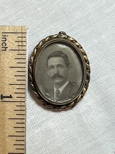 Antique Victorian Mourning Brooch Memorial Frame Photo Pin
