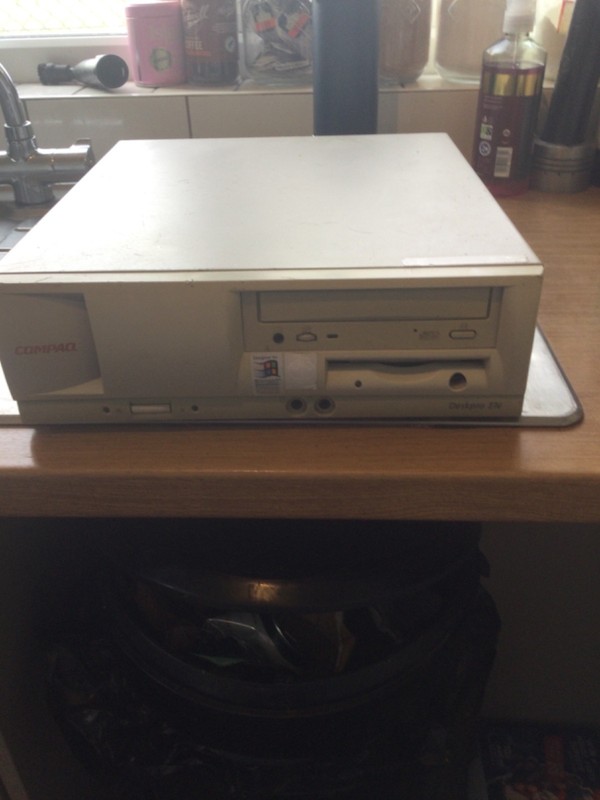 compaq en p3 800 mz 10 gig 128 memory free uk p and p