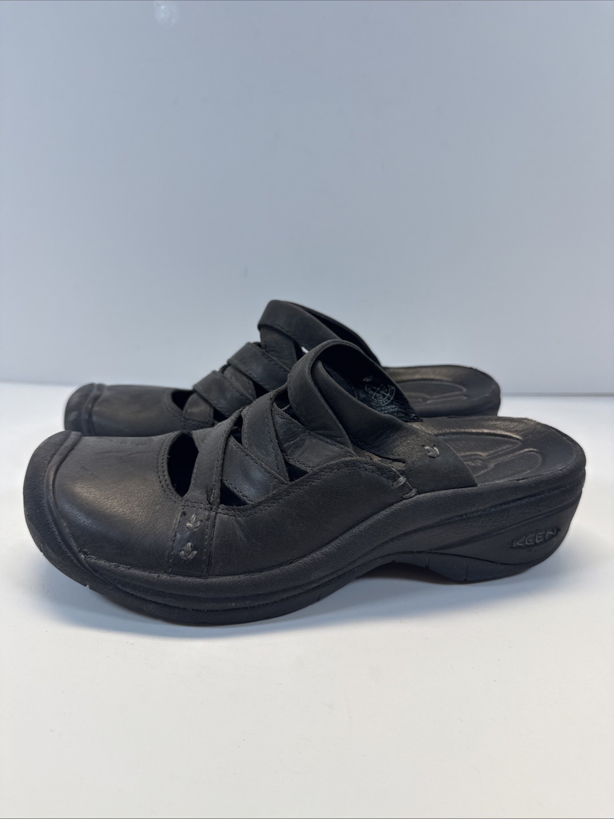 Sandali Keen in pelle nera da donna taglia 7 5 5474 BLCK PY