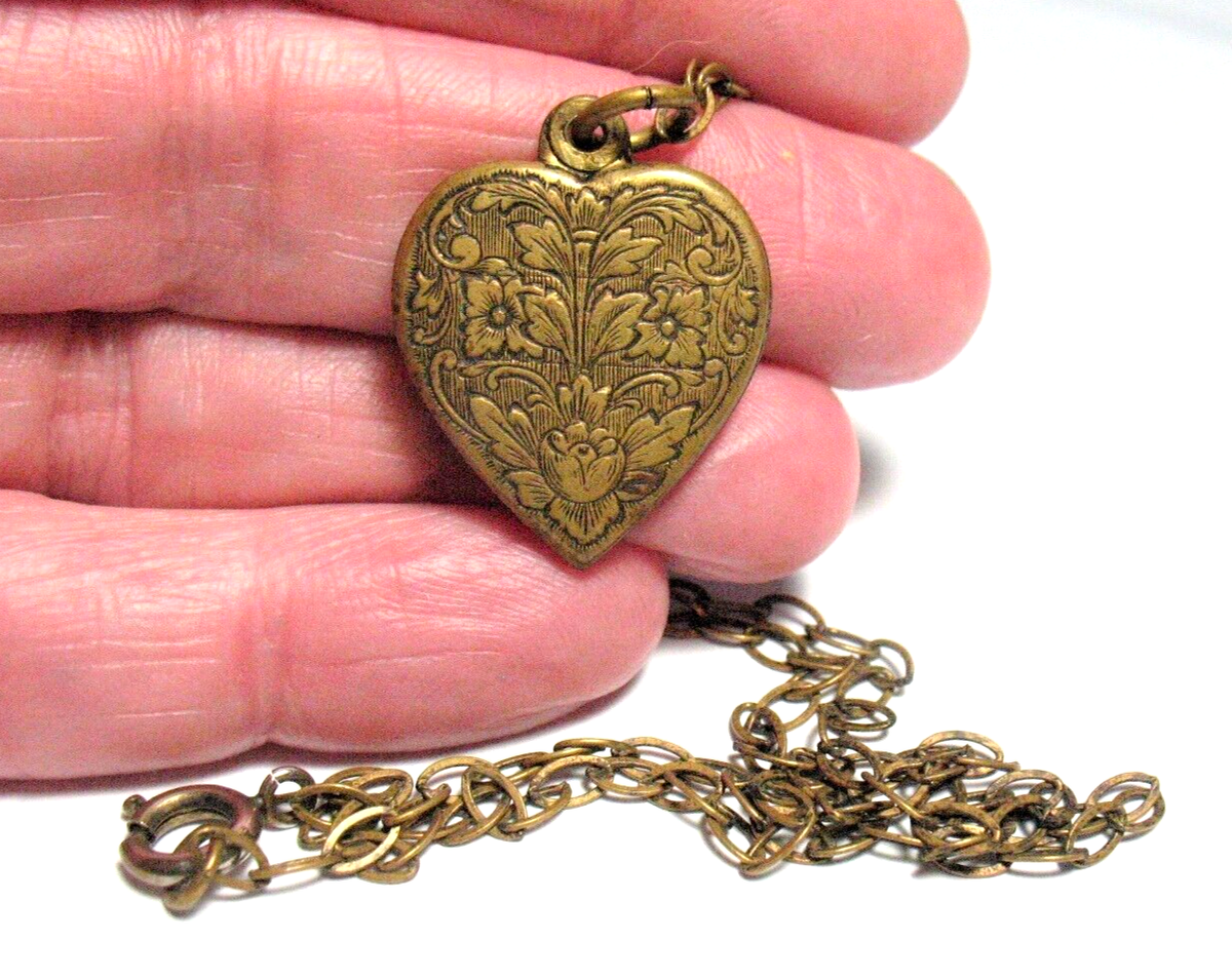 ■VINTAGE HOLLYWOOD■ Heart Long Chain Necklace VH2313NE009B Vintage Chanel 24K Gold Plated Long CC Heart Pendant Necklace
