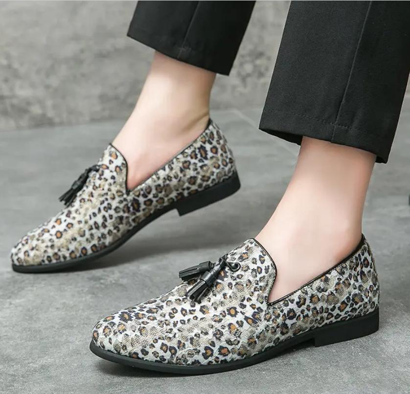 SAOLA Mocassino abito stringato da uomo rivet punta punta leopardo lucido scarpa da nightclub Pttern