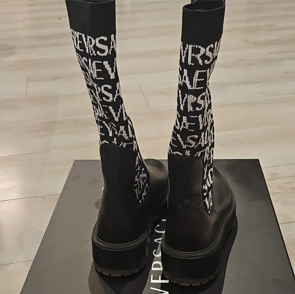 Kids Versace Boots Size 33 - Image 3 of 4