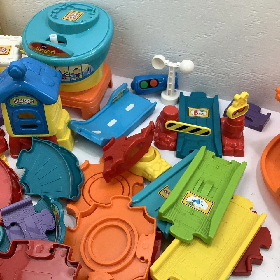 V Tech Go! Go! Smart Wheels Train Station Set 60+ pieces - Image 4 of 4