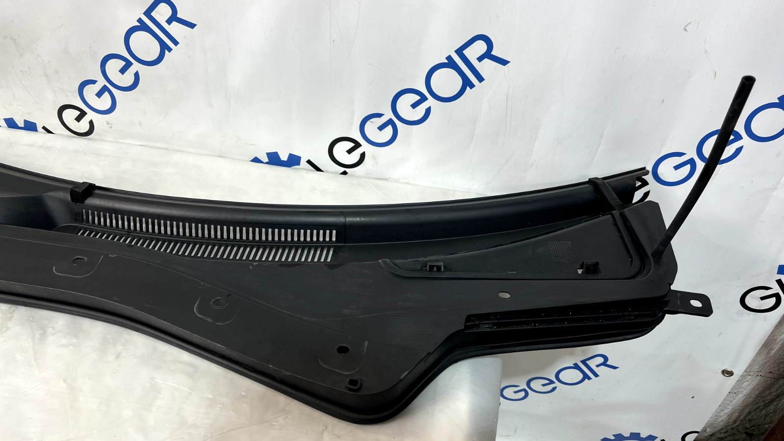 2014-2017 MASERATI QUATTROPORTE M156 FRONT WINDSHIELD WIPER COWL TRIM 670010468